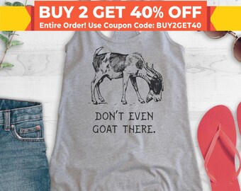 Puede incluir: Camiseta de tirantes gris con una ilustración en blanco y negro de una cabra y el texto "DON'T EVEN GOAT THERE."