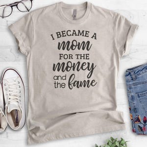 I Became A Mom For The Money And The Fame Shirt, Unisex Shirt, Cute Mom Shirt, Funny Mom Gift, Awesome Mom Shirt Bild 2