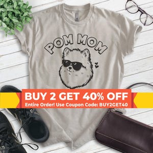 Pom Mom T-shirt, Unisex Women's Shirt, Pomeranian, Pom Owner, Best Dog Mom Gift Bild 1