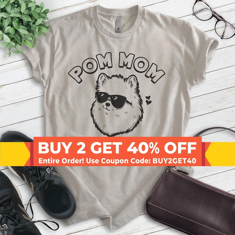 Pom Mom T-shirt, Unisex Women's Shirt, Pomeranian, Pom Owner, Best Dog Mom Gift Bild 1