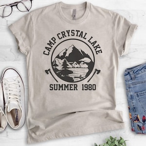 Camiseta Camp Crystal Lake, camiseta divertida de Halloween, camiseta con estampado de terror imagen 2
