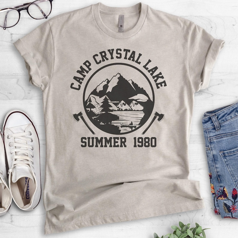 Camiseta Camp Crystal Lake, camiseta divertida de Halloween, camiseta con estampado de terror imagen 2