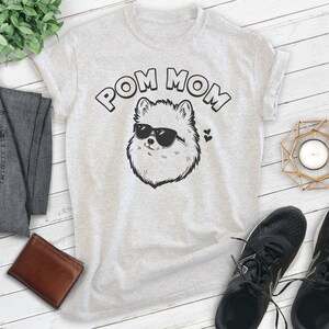 Pom Mom T-shirt, Unisex Women's Shirt, Pomeranian, Pom Owner, Best Dog Mom Gift Bild 9