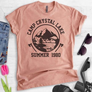 Camiseta Camp Crystal Lake, camiseta divertida de Halloween, camiseta con estampado de terror imagen 3