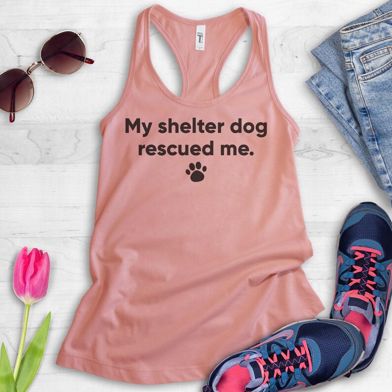 Camiseta sin mangas con el mensaje "My Shelter Dog Rescued Me", camiseta sin mangas para amantes de los perros, camiseta sin mangas bonita, ropa de entrenamiento, espalda cruzada imagen 4