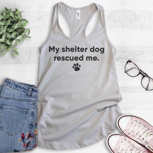 Camiseta sin mangas con el mensaje "My Shelter Dog Rescued Me", camiseta sin mangas para amantes de los perros, camiseta sin mangas bonita, ropa de entrenamiento, espalda cruzada imagen 2