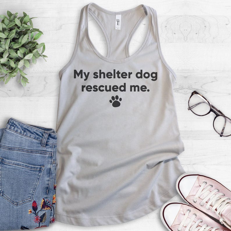 Camiseta sin mangas con el mensaje "My Shelter Dog Rescued Me", camiseta sin mangas para amantes de los perros, camiseta sin mangas bonita, ropa de entrenamiento, espalda cruzada imagen 2
