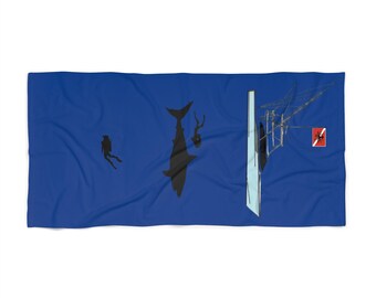 Haifisch-Silhouette-Ozean-Szenen-Strandtuch | Tief Blau Marine Design