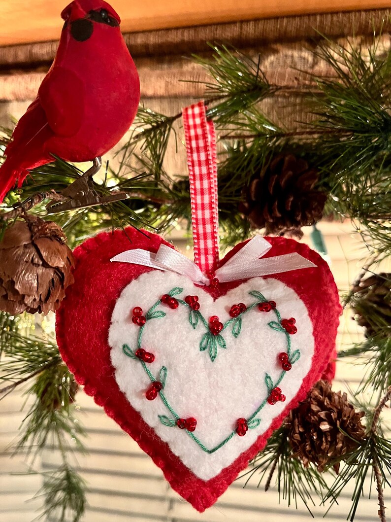 Wool Felt Heart Ornament, Mom Gift, Hand Sewn Valentine Heart with embroidered vines and beaded berries, Valentine gift bild 6