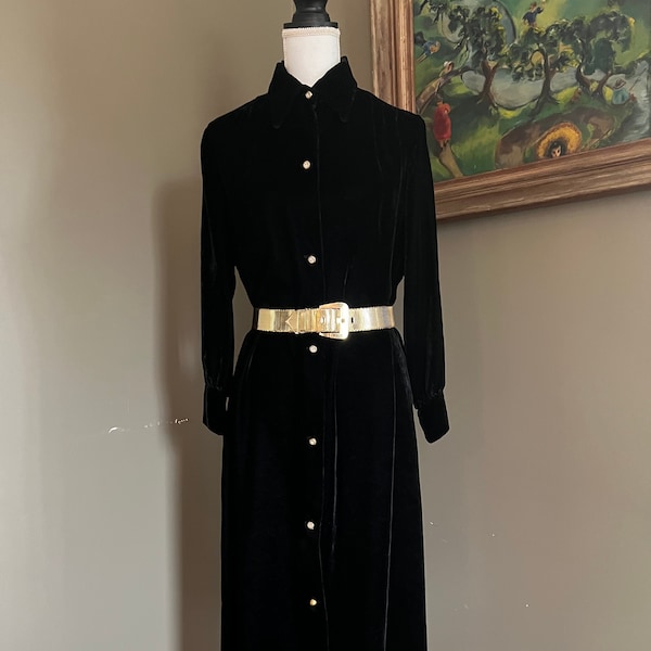 1960s vintage black velvet dressing robe by Marilyn Robes, Inc. NY