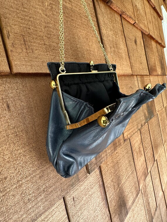 Vintage 1950s navy blue leather bag with a gold c… - image 4