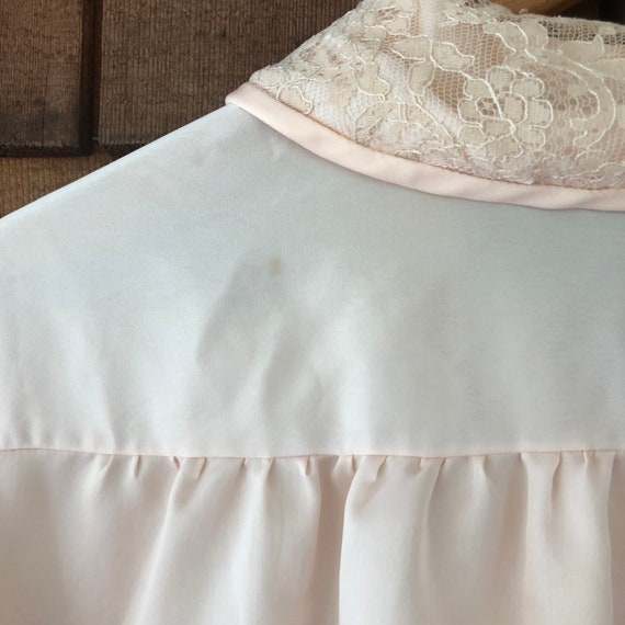 1950s baby pink satin and lace bed bed jacket. Me… - image 8