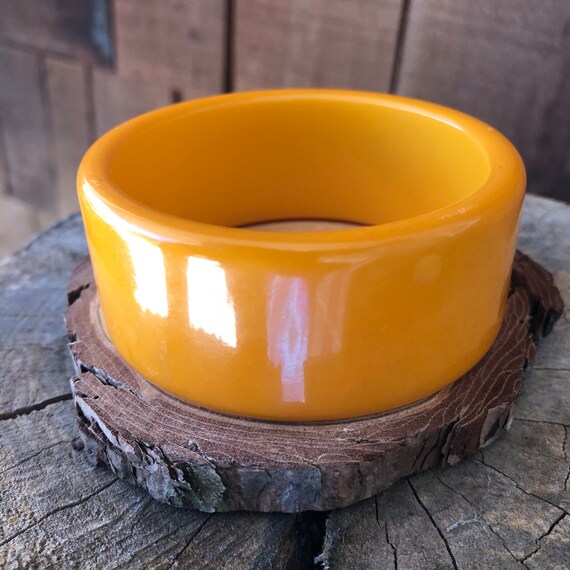 Vintage 1930s butterscotch Bakelite bangle bracel… - image 3