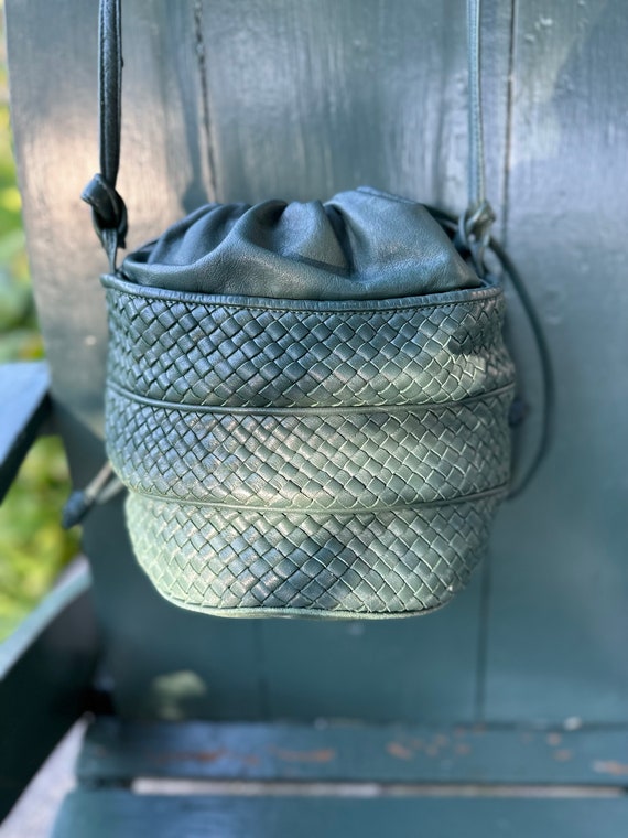 Vintage 1980s green woven leather bucket bag by B… - image 5