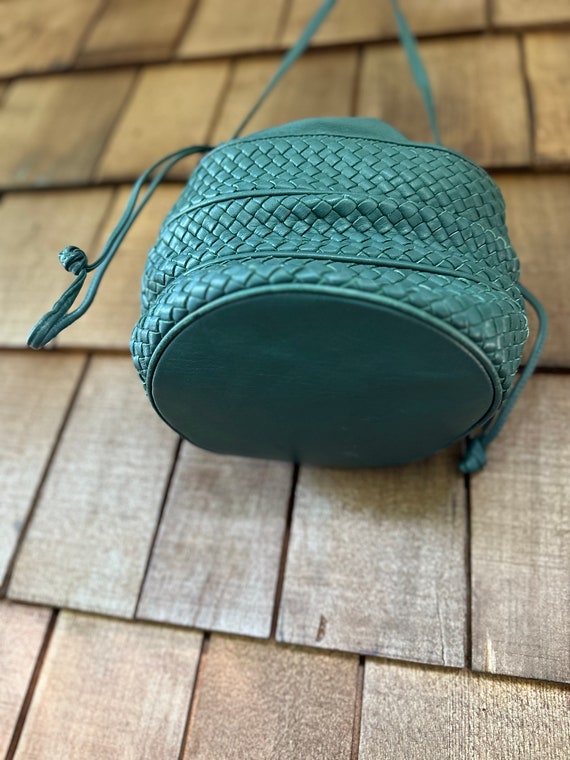 Vintage 1980s green woven leather bucket bag by B… - image 3
