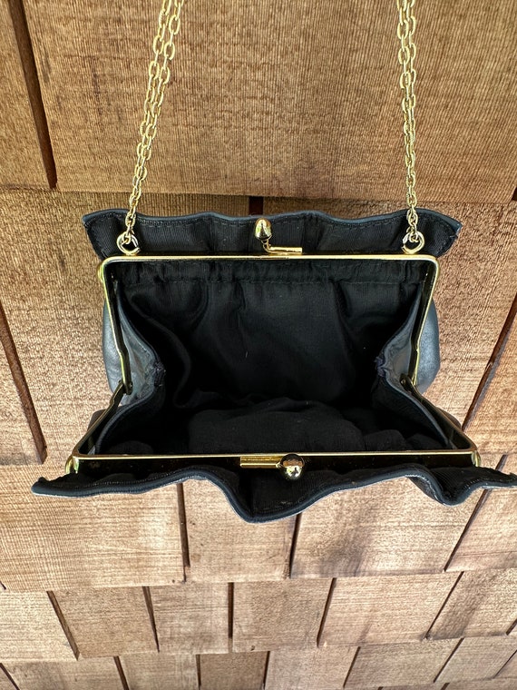Vintage 1950s navy blue leather bag with a gold c… - image 5