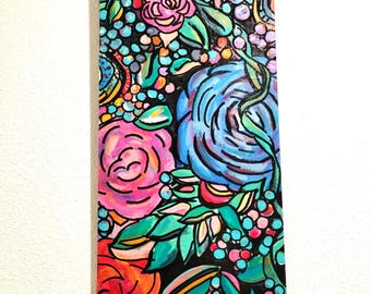 Pintura floral rústica sobre madera recuperada