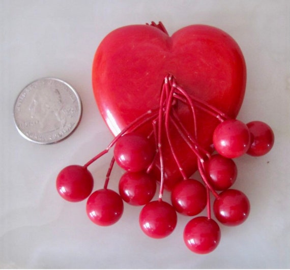 Vtg 1940s Red BAKELITE HEART Brooch w/CHERRIES - image 5