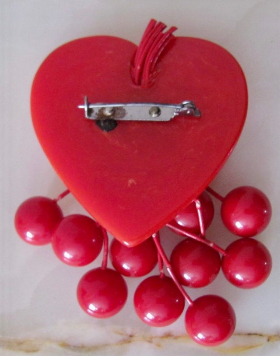Vtg 1940s Red BAKELITE HEART Brooch w/CHERRIES - image 6