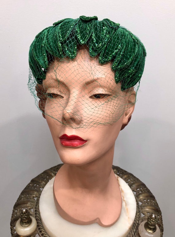 Vtg 1950s Emerald Green VELVET-SEQUIN Eggshell Ha… - image 2