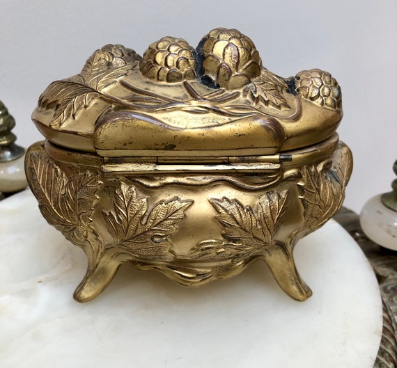 Victorian Gilded ART NOUVEAU Jewelry Casket w/Pin… - image 4