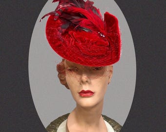 VTG 1940s Ruched RED VELVET Tilt Topper Hat w/Feathers