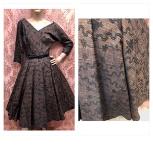 Vtg 1950s Mr. Mort CIRCLE ROCK Novelty Print Kleid