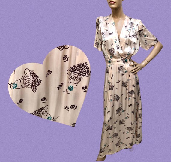 Vtg 1940s TEXTRON Satin Novelty Print Ladies in Hats Wrap Dress Gown