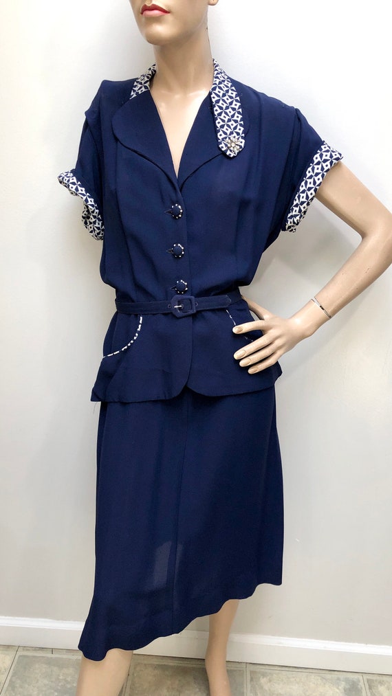 Vtg 1940s Navy-Wht RAYON Knit PEPLUM Swing Dress … - image 2