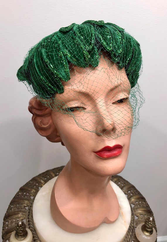 Vtg 1950s Emerald Green VELVET-SEQUIN Eggshell Ha… - image 3