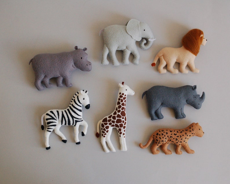 Baby mobile neutral animals Africa nursery mobile felt Africa safari giraffe, lion, zebra and elephant. Crib mobile moon and clouds mobile. zdjęcie 8