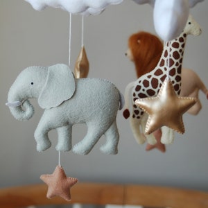 Baby mobile neutral animals Africa nursery mobile felt Africa safari giraffe, lion, zebra and elephant. Crib mobile moon and clouds mobile. zdjęcie 7