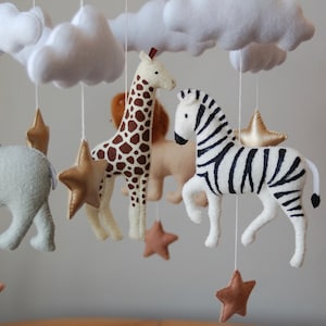 Baby mobile neutral animals Africa nursery mobile felt Africa safari giraffe, lion, zebra and elephant. Crib mobile moon and clouds mobile. zdjęcie 5