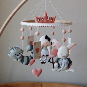 Alice nel paese delle meraviglie Nursery Mobile / Carroll coniglio fenicottero Culla mobile baby shower regalo vivaio appeso mobile neonato Cheshire Cat immagine 1