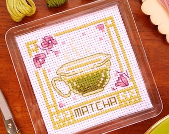 Patrón PDF para posavasos de punto de cruz con diseño de té matcha