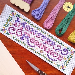 Patrón de marcapáginas de punto de cruz "Monstruo Romance" (Descarga PDF)