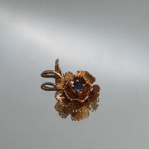 Vintage 14 Karat Gold Flower Pendant, Gold Floral Pendant, Rose Gold Pendant, Vintage Gold, Vintage Jewellery, Vintage Gold Charms