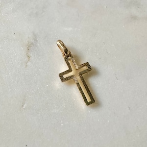 Colgante de cruz vintage de oro de 18 quilates, colgante de cruz, colgante de oro vintage, dijes vintage, joyería vintage, joyería religiosa