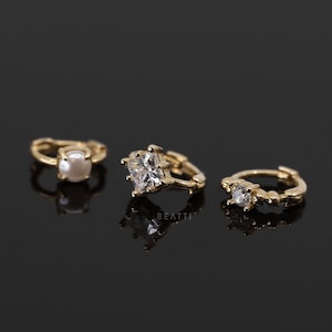 NEW ‣ Teeny Tiny 5mm ⋆ 14k Solid Gold Huggie Hoop ⋆ 5mm Solitare Huggie Hoop ⋆ 14K Tiny Hoop ⋆ 14k Gold Tragus Hoop ⋆ 14k Cartilage Hoop
