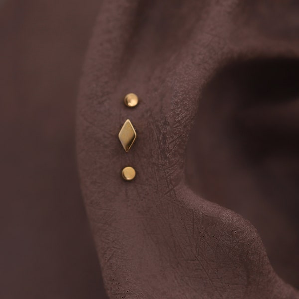NEW ‣ BEATTI Tiny FlatDiamond Threadless Push Pin Labret Stud • Rhombus Cartilage earring • Tragus/Helix/Conch • FlatBack Earrings