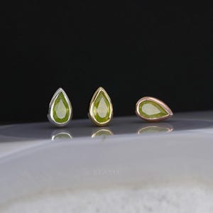 NOUVEAU ‣ Jade II • Clou sans fil en vasonite • Piercing de pierre précieuse • Boucle d'oreille à l'arrière plat • Argent sterling 925, or vermeil 14 carats • Tige en titane
