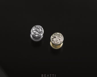 NEW ‣ Tiny 14K Solid Gold Hammered Disc Threadless Push Pin Labret Stud ∙ Flat Back Studs with Titanium Post • Hypoallergenic Piercing