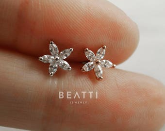 CZ Flower Piercing / Cartilage earring/Tragus stud/CZ piercing/CZ Stud/Helix/conch/Piercing