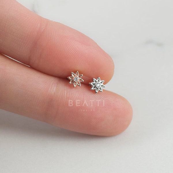 NEW ‣ Tiny Flower Cartilage Earring, Conch, Tragus, Helix Earring, Tragus stud, Flat Back Earring, Tiny Flower studs