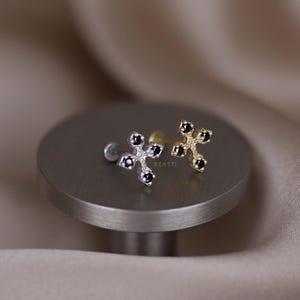 NOUVEAU ‣ Boucle d'oreille médiévale croix à dos plat • Spinelle noir • Argent 925 or 14 carats vermeil • Tige en titane • Boucle d'oreille à dos plat avec pierres précieuses