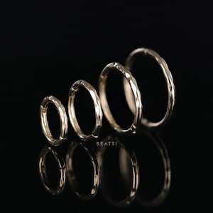 NOUVEAUTÉ ‣ Créoles cliquables texturées en or 14 carats • Créoles en or massif • Créoles quotidiennes 14 carats • Créoles clicker sans couture