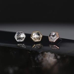 Aria • Topaze blanche, pierres précieuses naturelles, extrémités sans filetage • Boucles d'oreilles hexagonales à dos plat • Argent sterling 925 • Tige en titane
