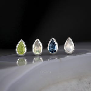 NOUVEAU ‣ Jade II • Punaise sans fil avec pierres précieuses naturelles • Piercing pour pierres précieuses • Boucle d'oreille à l'arrière • Argent 925 • Tige en titane
