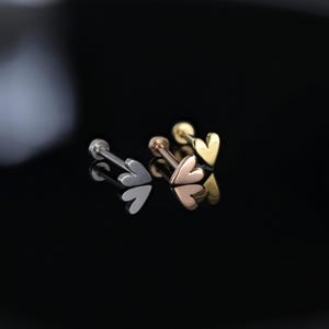 BEATTI Darling Herz fadenlose Labret Ohrstecker • Mini Herz Knorpel Ohrstecker • Tragus/Helix/Conch • Cabochon Ohrringe