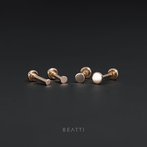 NEU ‣ 14K Massiv Rosegold winzige flache Scheibe fadenlose Druckstift Labret Bolzen • flache Rückseite mit Titanpfosten • Knorpelpiercing in mehreren Größen